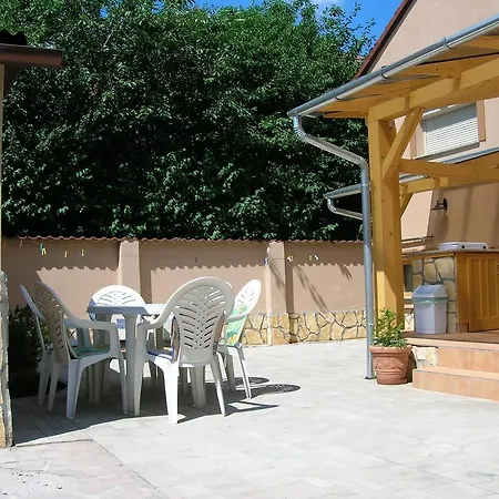 شقة Margareta Apartman Sárvár